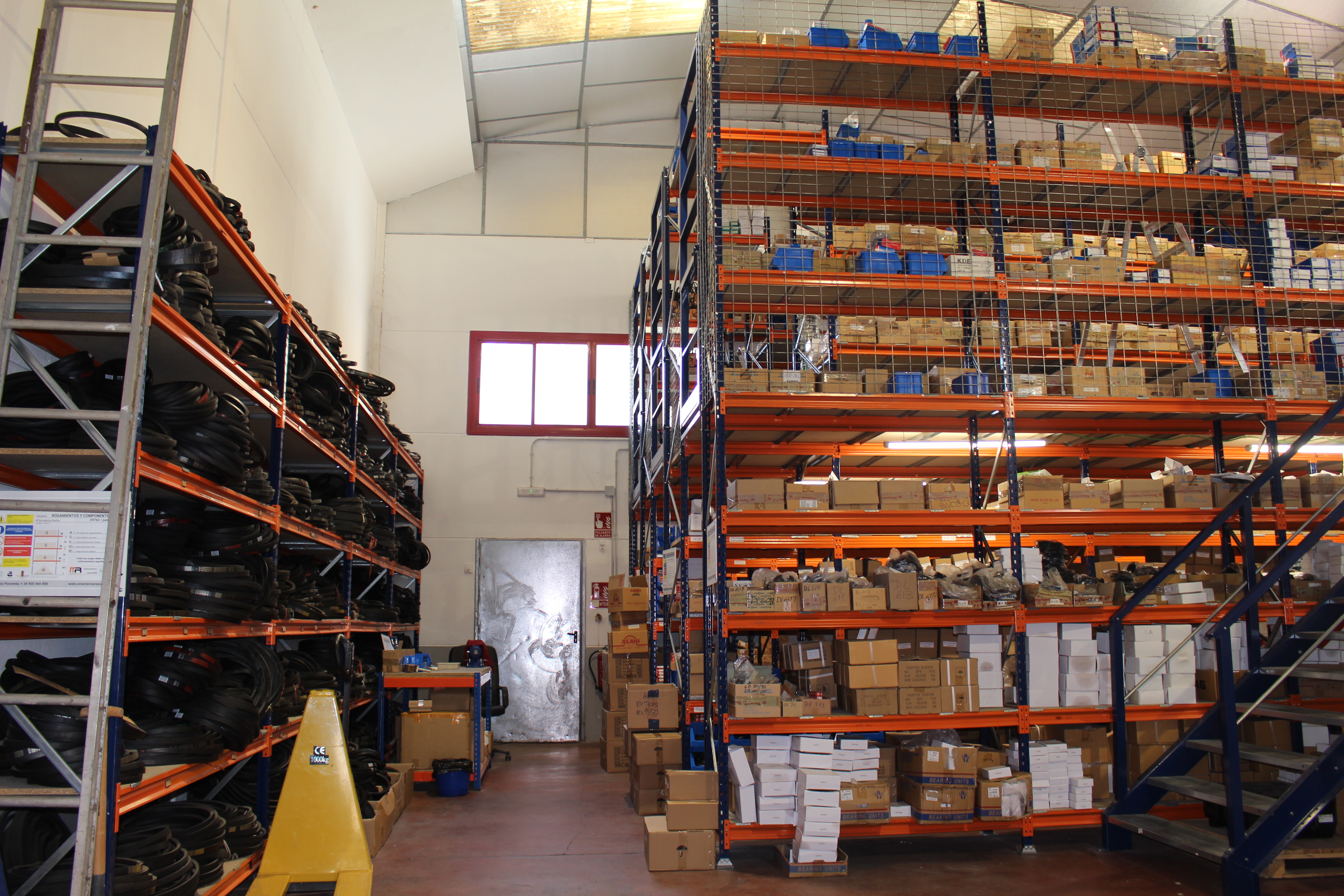 Almacén de rodamientos y componentes de transmisión